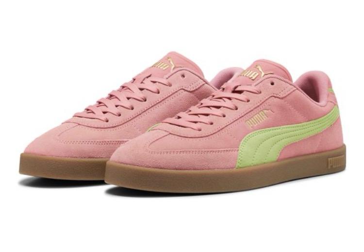 De PUMA Club II Era suede unisex sneakers in het roze